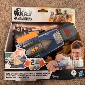 New! Star Wars Mandalorian Dual Attack Gauntlet